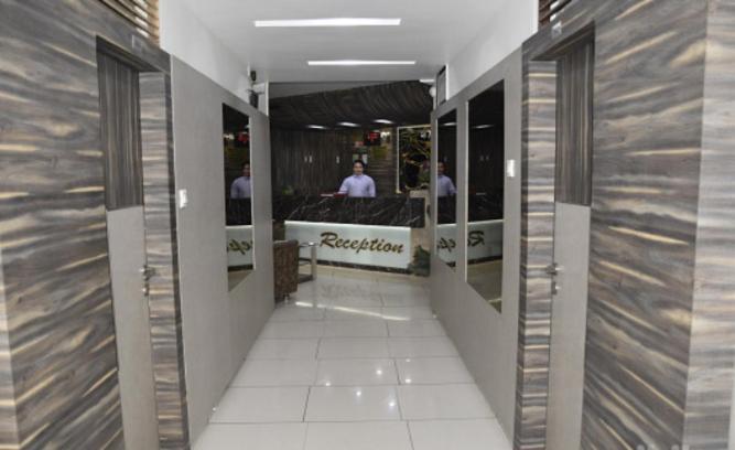 Midtown Hotel Ahmedabad Luaran gambar